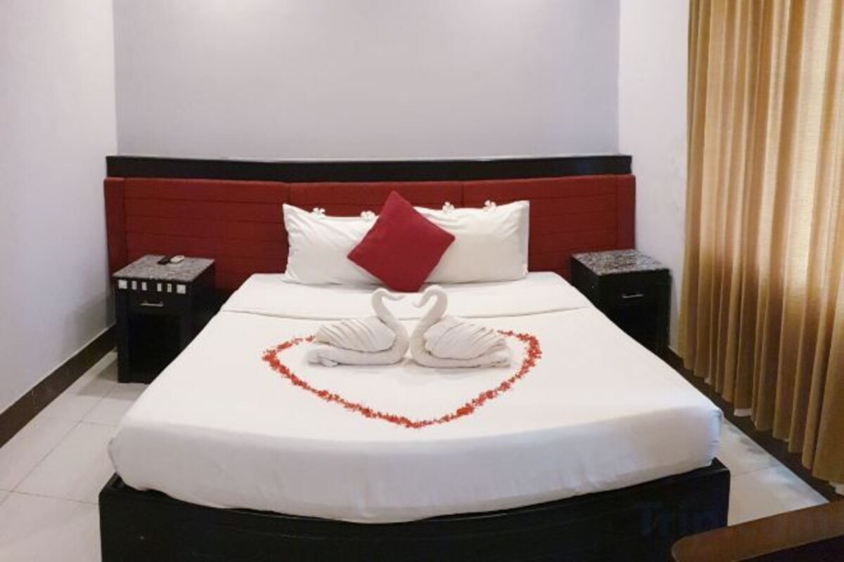 WiFi (free), bed sheets