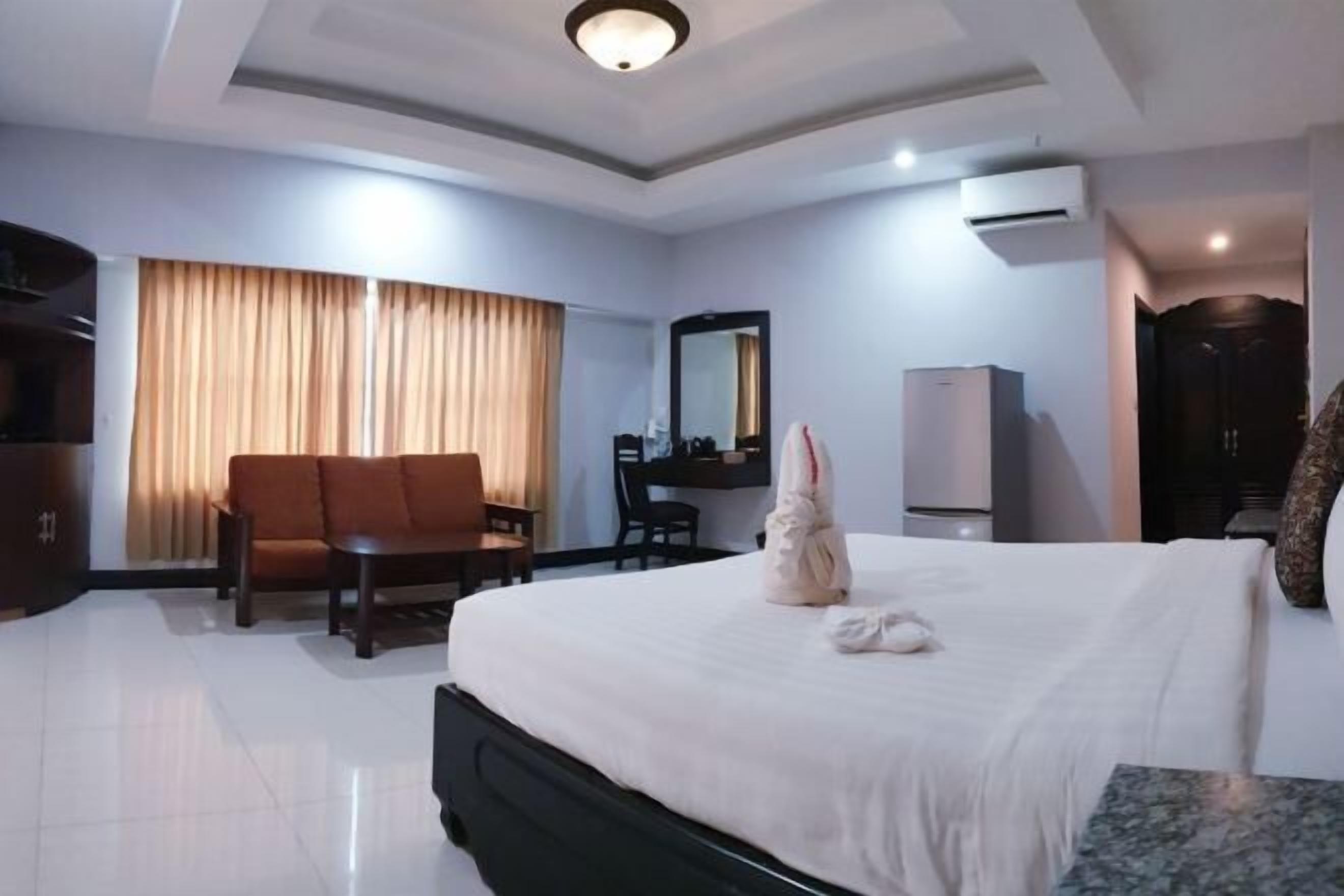 WiFi (無料)、ベッドシーツ