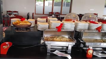 Desayuno buffet todos los días (con cargo)
