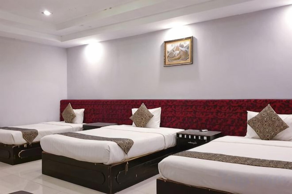 WiFi (free), bed sheets