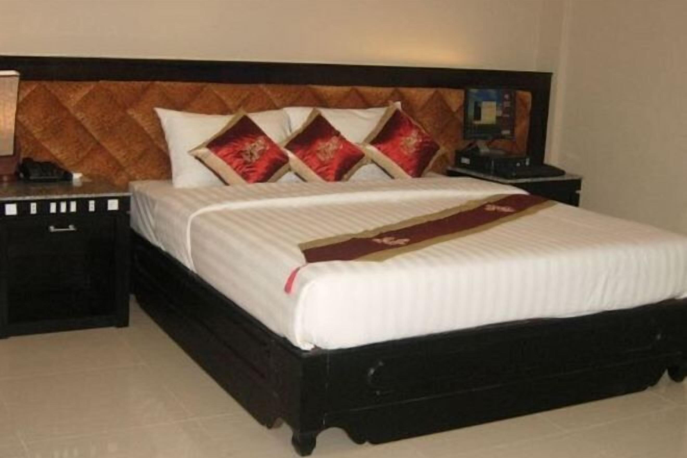 WiFi (無料)、ベッドシーツ