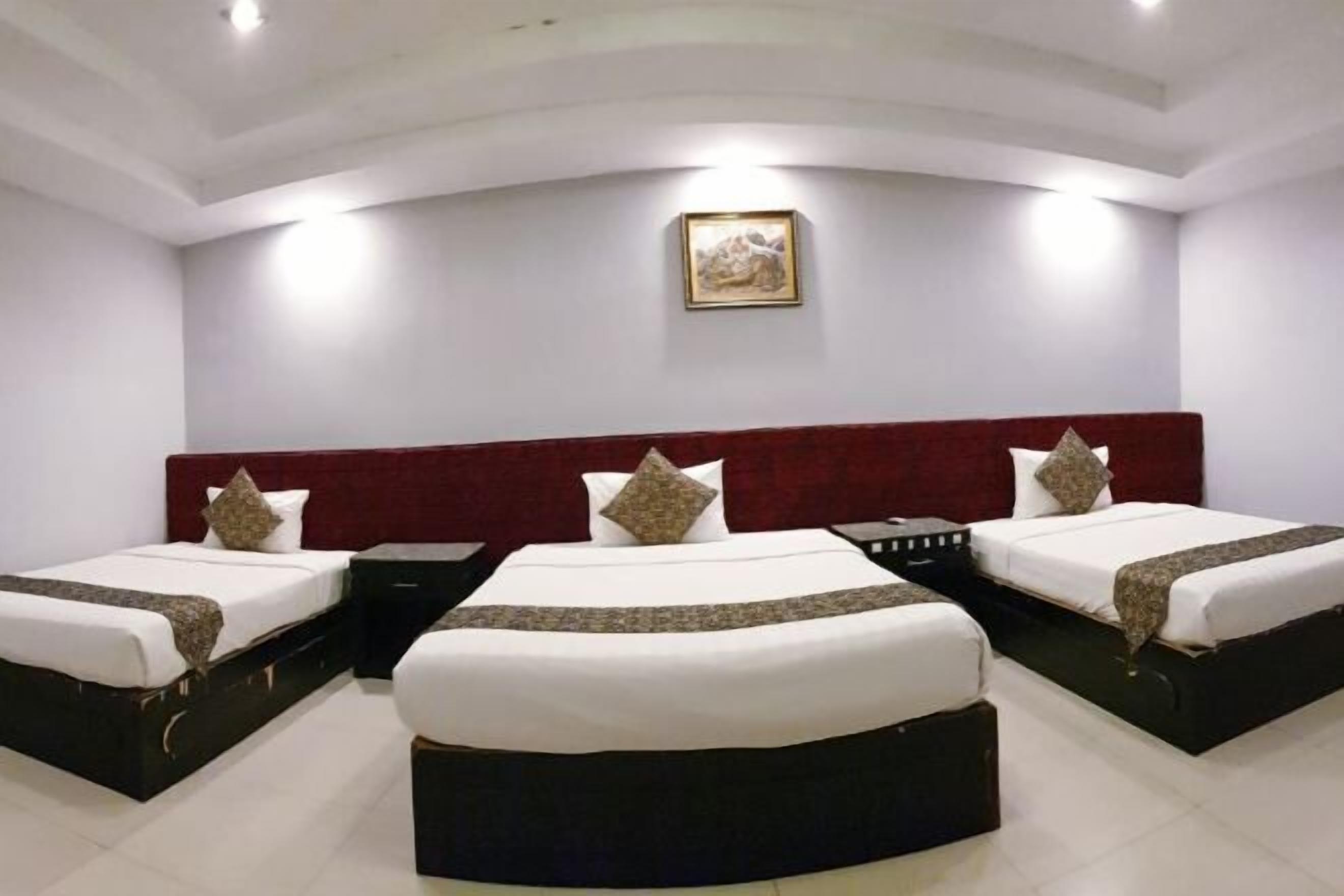 WiFi (無料)、ベッドシーツ