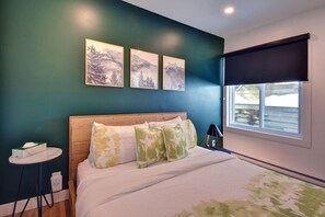 1 bedroom, desk, iron/ironing board, WiFi