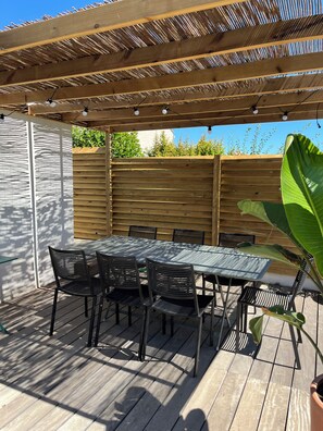 Outdoor dining - Villa avec piscine proche décentré-ville. (Montpellier)