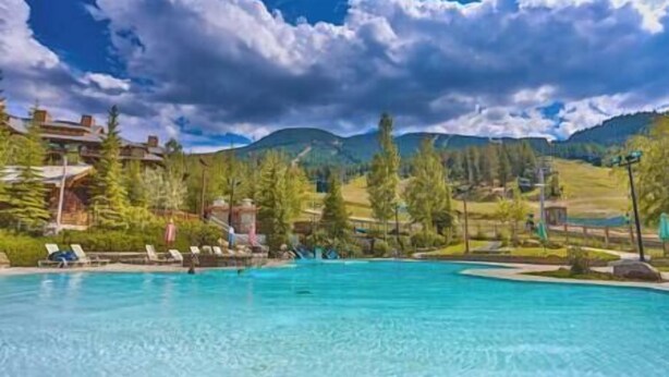 Outdoor pool - Beautiful one bedroom condo at Horsethief Lodge (Panorama)