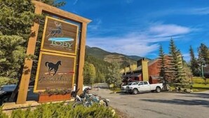 A wooden sign with a horse and the word "LOBY" indicating a lodging area. - Beautiful one bedroom condo at Horsethief Lodge (Panorama)