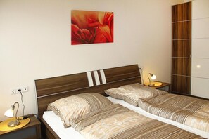 2 bedrooms, travel cot, free WiFi