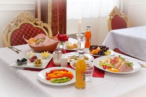 Tägliches inbegriffenes Frühstücksbuffet