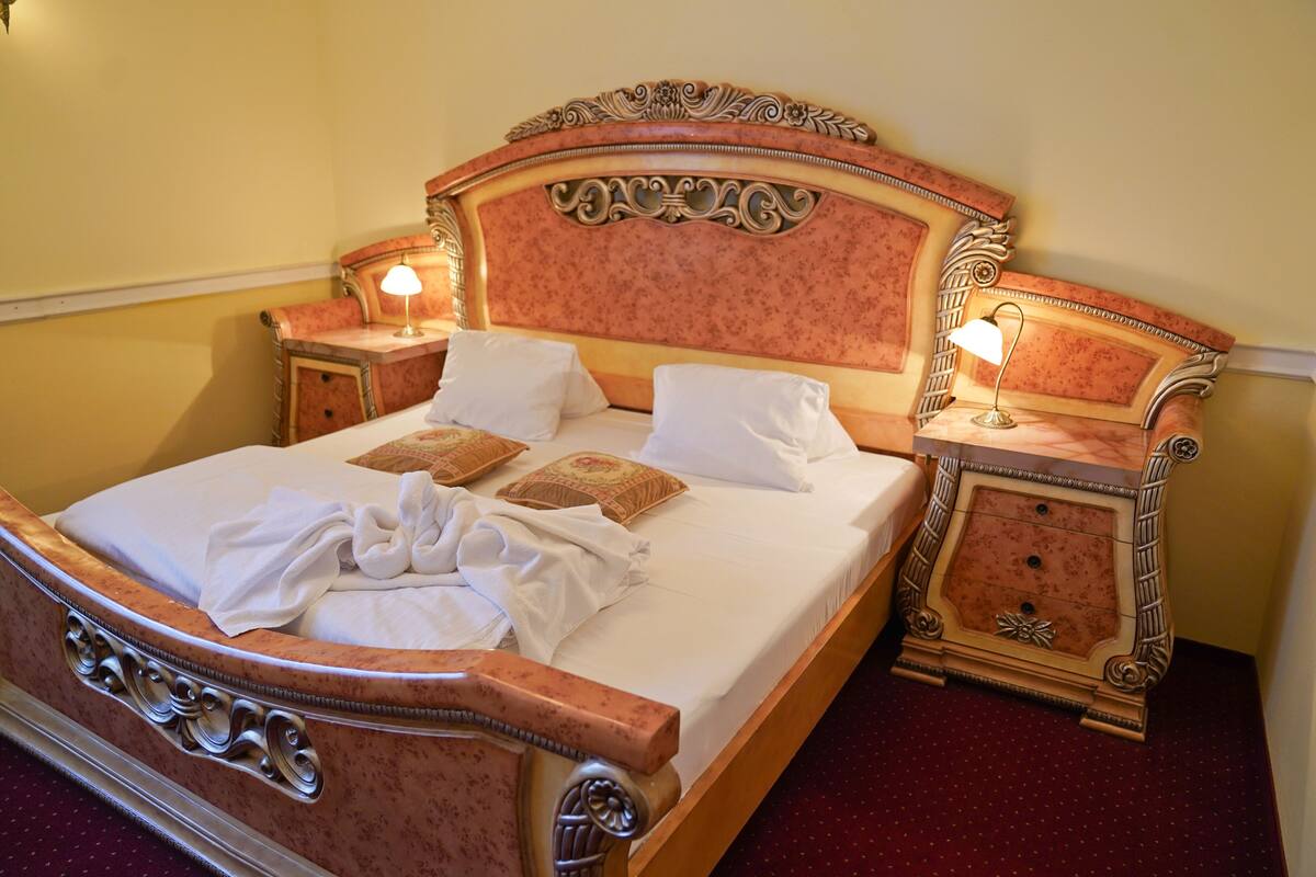 Quarto casal luxo, vista para o jardim | Frigobar, cofres nos quartos, cortinas blackout, Wi-Fi de cortesia