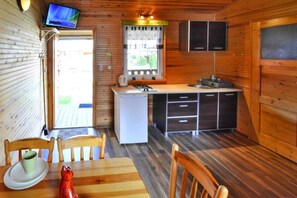 Fridge, stovetop, coffee/tea maker, electric kettle