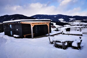 A wooden cabin with a covered porch, surrounded by snow-covered mountains. - Loft in Gaal near Ski Slope & Hiking Trails (Gaal im Murtal)