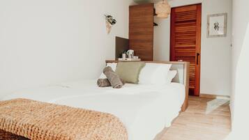 Skrivbord, arbetsyta för laptop och gratis wi-fi