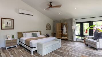ห้องซิกเนเจอร์สวีท, อ่างน้ำร้อน, วิวสวน | ห้องพักตกแต่งอย่างมีเอกลักษณ์, ตกแต่งพิเศษโดยเฉพาะ, เตารีด/โต๊ะรีดผ้า