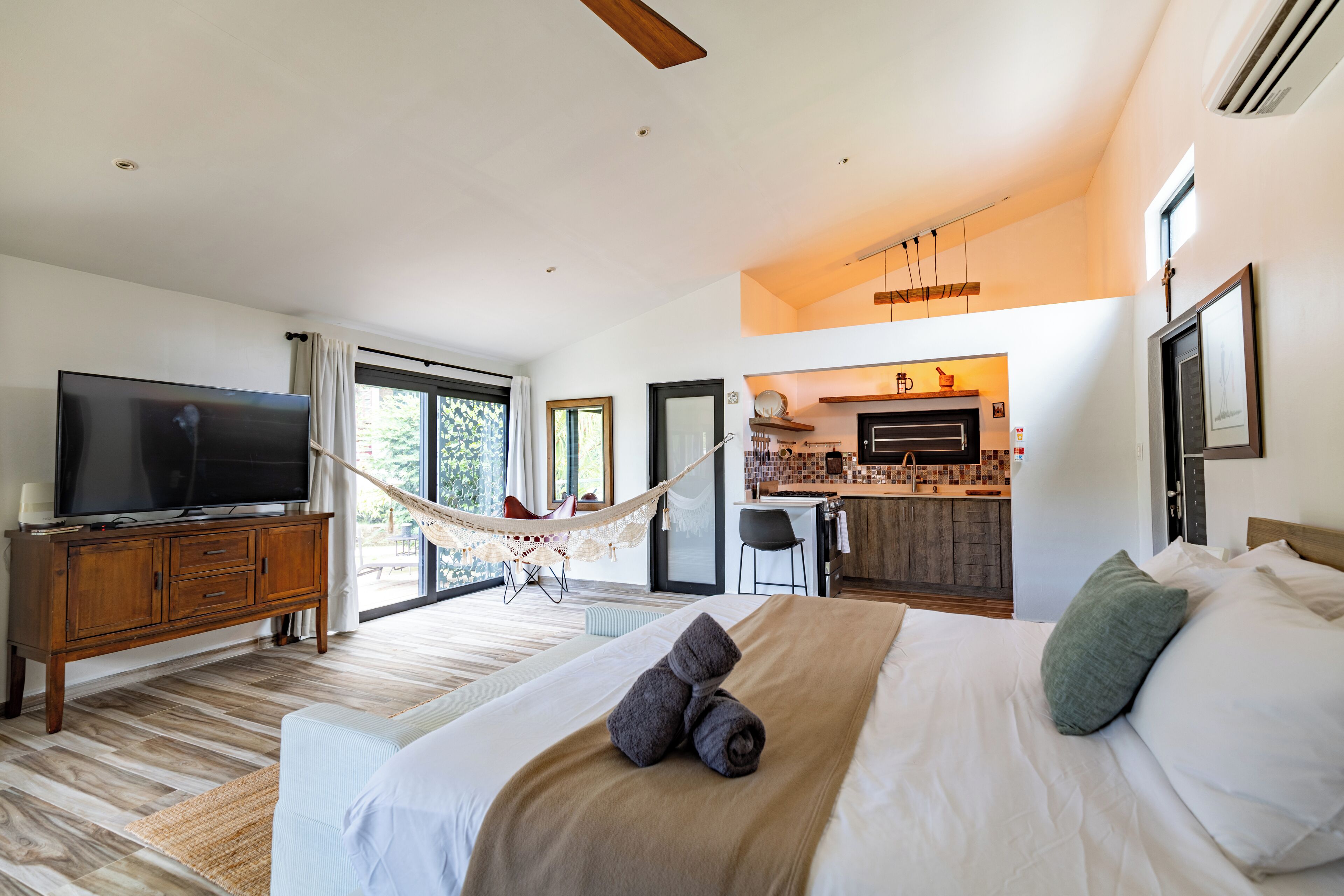 Signature-Suite, Whirlpool, Gartenblick | Individuell dekoriert, individuell eingerichtet, kostenloses WLAN