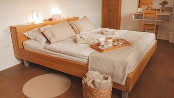 Lejlighed (3) | Skrivebord, arbejdsområde til bærbare computere, lydisolering