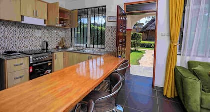 Lucian Cottages: 1 bedroom peaceful retreat in Munyonyo