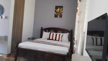 2 Schlafzimmer, Schreibtisch, Bügeleisen/Bügelbrett, WLAN