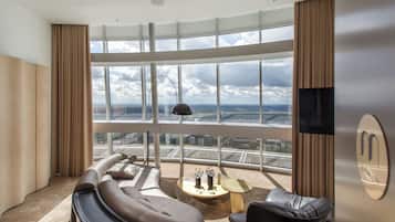 Suite panorámica, 1 cama King size, para no fumadores | 1 habitación, minibar y caja de seguridad en la habitación