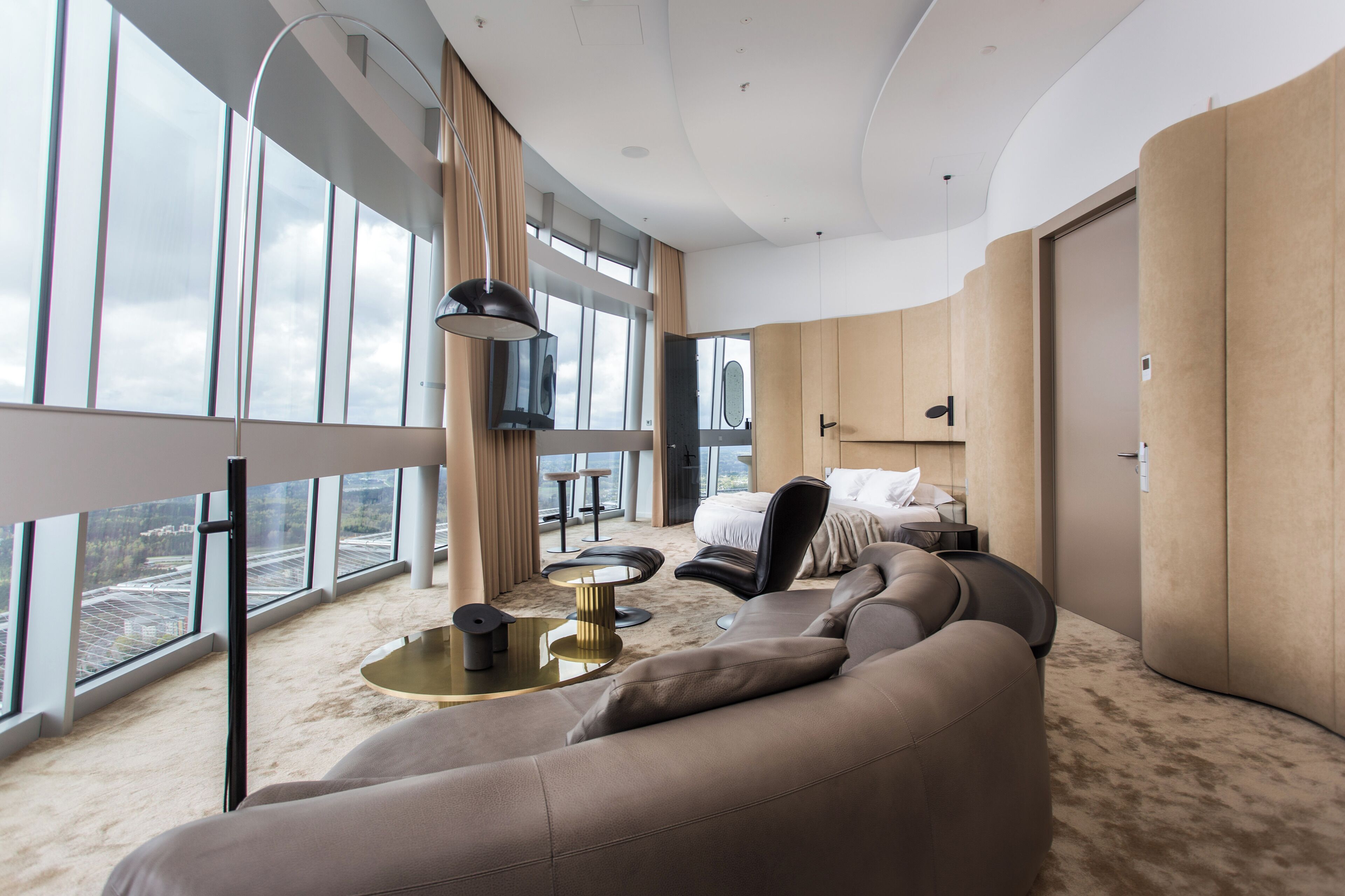 Panoramic-Suite, 1 King-Bett, Nichtraucher | 1 Schlafzimmer, Minibar, Zimmersafe, Verdunkelungsvorhänge