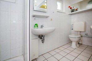 Douche, serviettes fournies