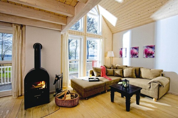 Smart TV, fireplace, DVD player