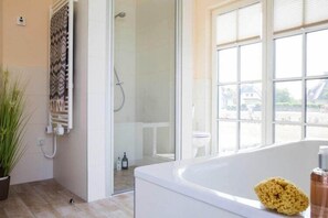 Shower, hair dryer - Ferienhaus in Fuhlendorf mit Sauna (Fuhlendorf)