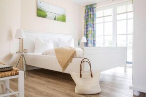 3 habitaciones, tabla de planchar con plancha y cuna de viaje 