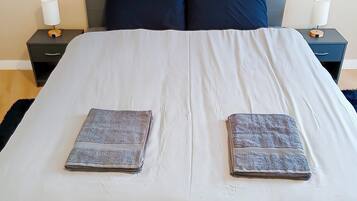 1 slaapkamer, een strijkplank/strijkijzer, wifi, beddengoed