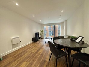 Interior - 1 Bedroom Apartment in Bracknell Near Ascot (Bracknell)