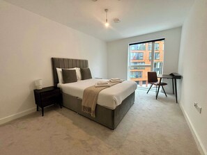 1 bedroom, desk, iron/ironing board, WiFi - 1 Bed Nr Ascot, Windsor & Bracknell Station (Bracknell)