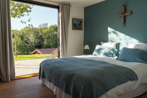 Maison,calme vue montagne,15mn plages,piscine,location possible chambres seul 