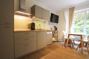 Fridge, microwave, stovetop, dishwasher - Ferienwohnung, St. Peter-Ording (St. Peter-Ording)