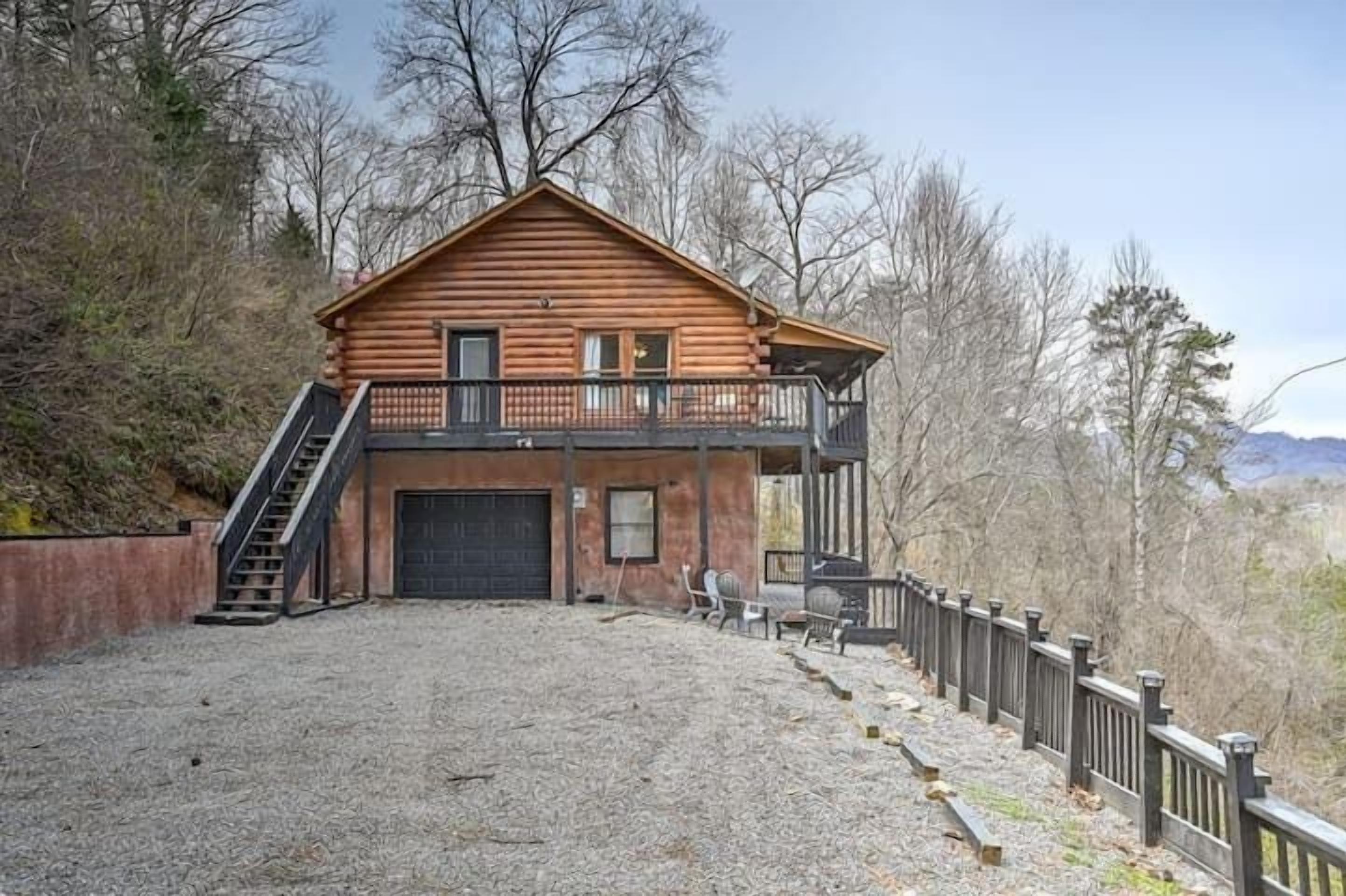 Mountain Views with Covered Decks and Hot Tub