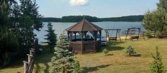 Comfortable holiday apartment with a lake view