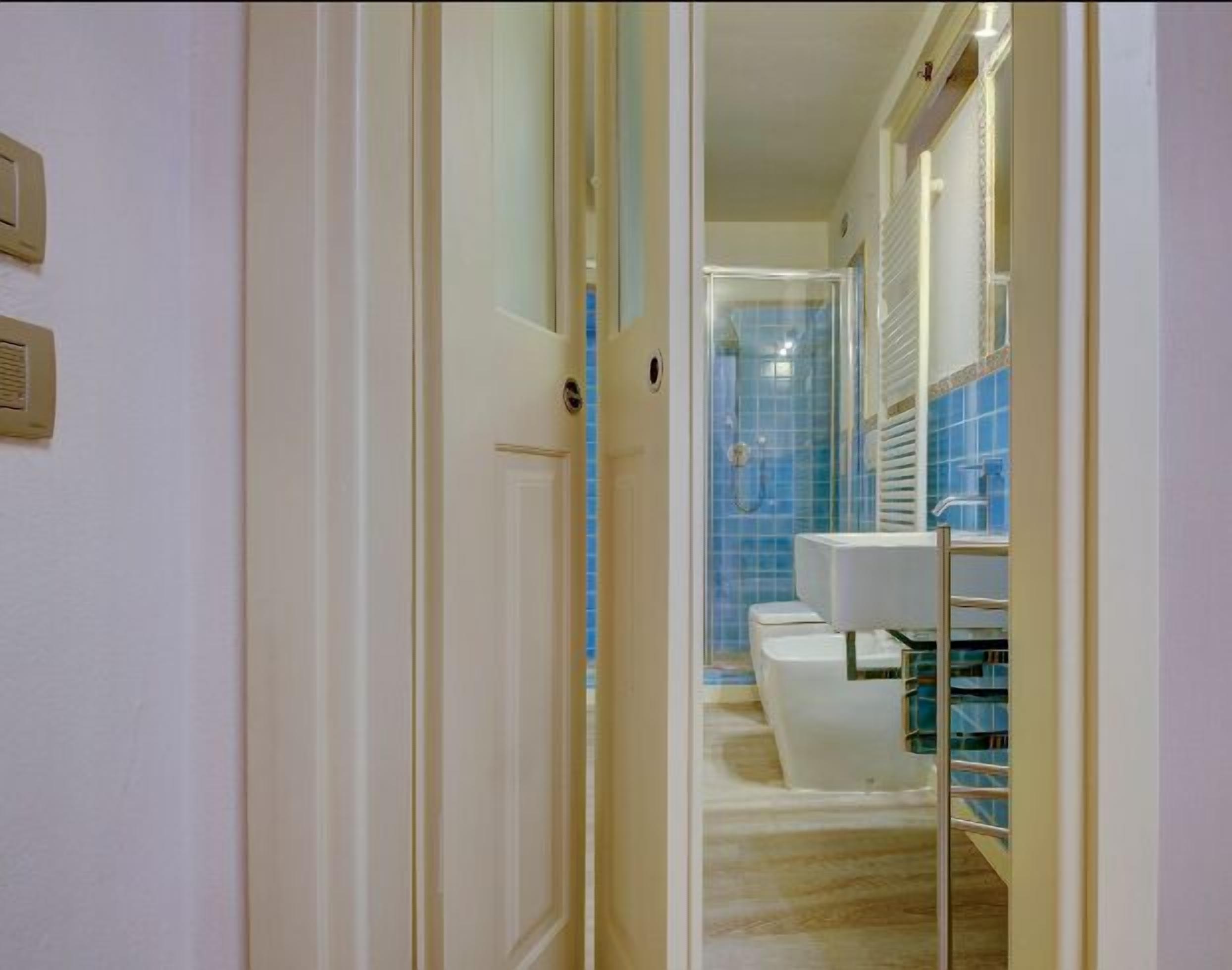 Doccia, asciugacapelli, bidet, asciugamani