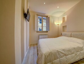 1 bedroom, iron/ironing board, WiFi, bed sheets - Cozy apartment in Lucca city center, Walled city (Lucca)