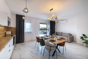 Dining - Holiday Home Izzy (Kaštel Štafilic)