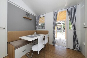 Dining - Mobile homes in Camp Soline at Biograd, with sand (Biograd)