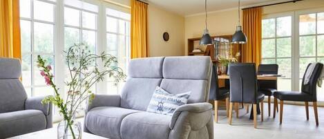 Smart TV, fireplace, DVD player