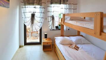 1 chambre, lit parapluie, Wi-Fi gratuit, draps fournis