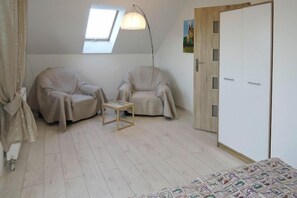 4 bedrooms, travel crib, free WiFi, bed sheets