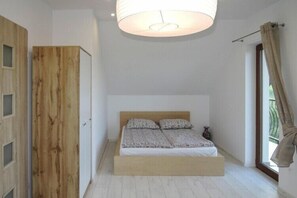 4 makuuhuonetta, vauvan matkasänky, ilmainen Wi-Fi