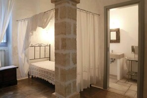 4 bedrooms, travel crib, free WiFi