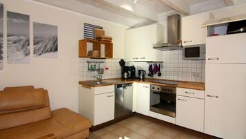 KĂŒhlschrank, Mikrowelle, Ofen, Herdplatte