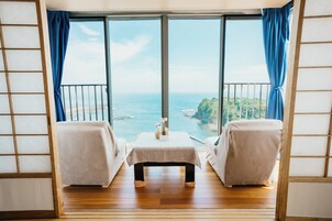 遮光窗帘、免费 WiFi、床单