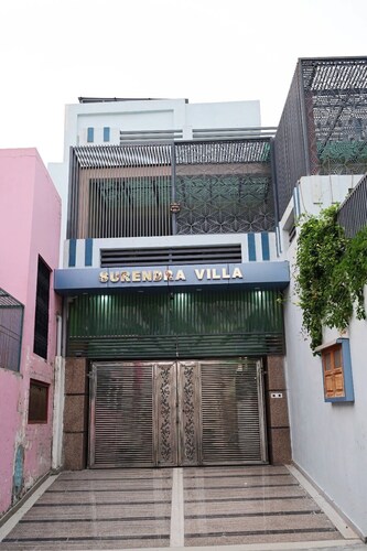 Luxury King-size Room with Attached Washroom in Ayodhya. 10 mins from Ram Mandir