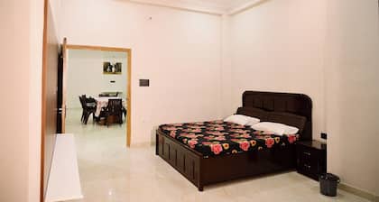 Luxury King-size Room with Attached Washroom in Ayodhya. 10 mins from Ram Mandir