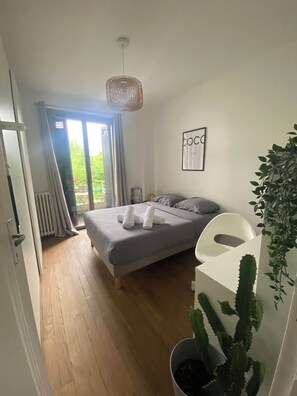 3 chambres, fer et planche à repasser, Wi-Fi, draps fournis