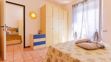 1 bedroom, travel cot, free WiFi