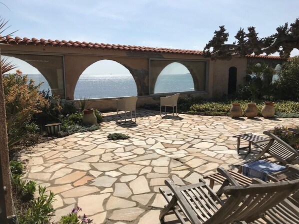 Terrace/patio - Double waterfront villa with private beach (Sainte-Maxime)